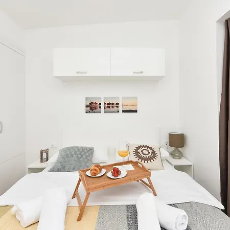 Almond Apartment Nin