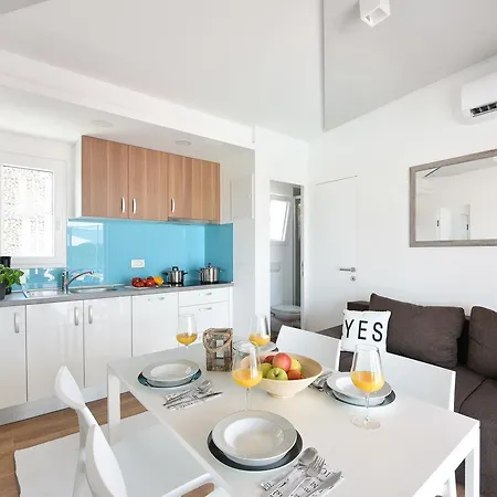 Almond Apartment *