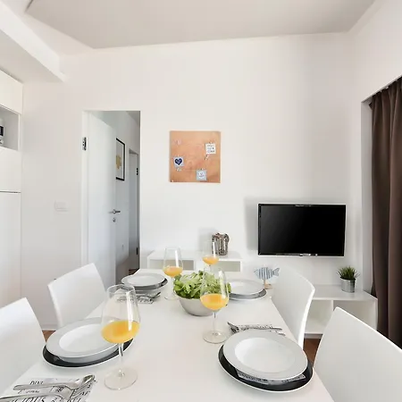 Almond Apartment Nin