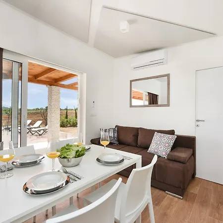 Almond Apartment Nin