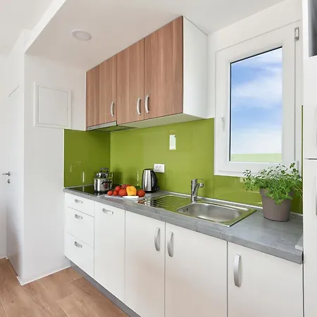 Almond Apartment *